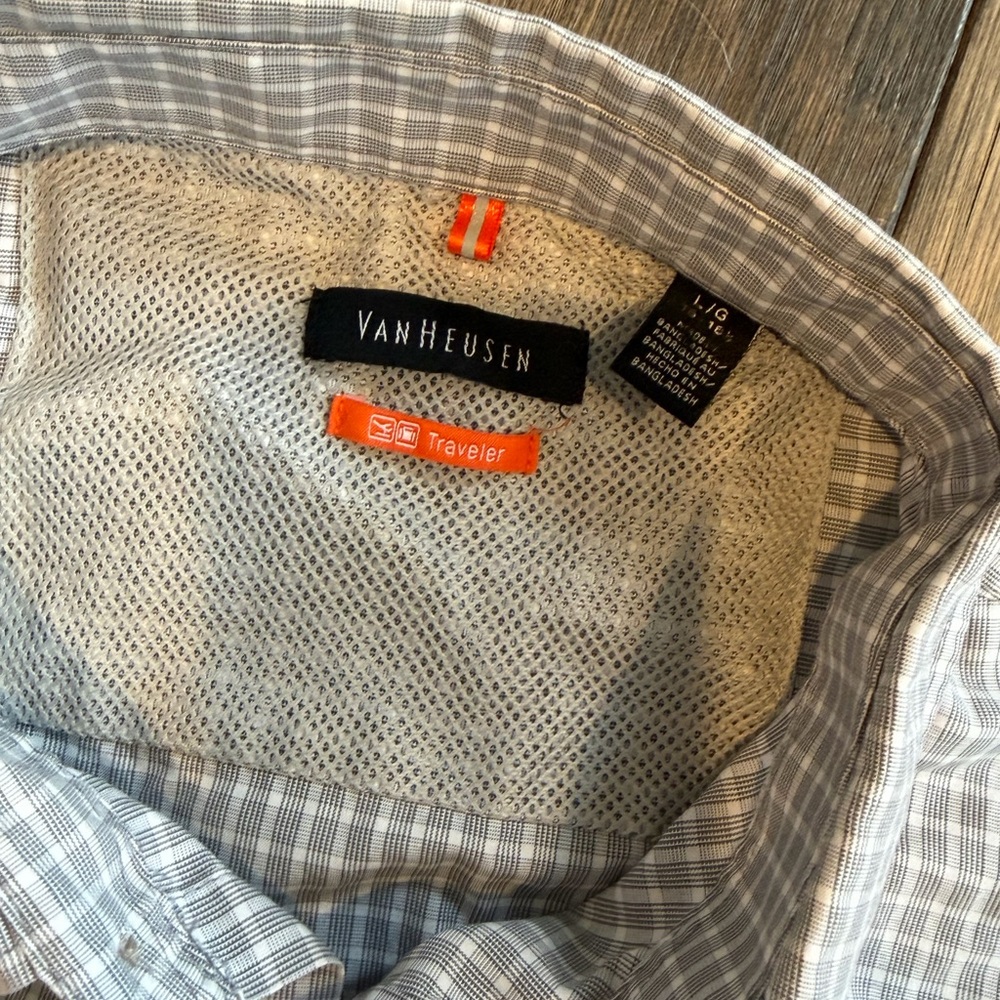 2 Sz Large Van Heusen Traveler Men's Dress Short Sleeve Shirt - Gray & Black - Picture 5 of 6